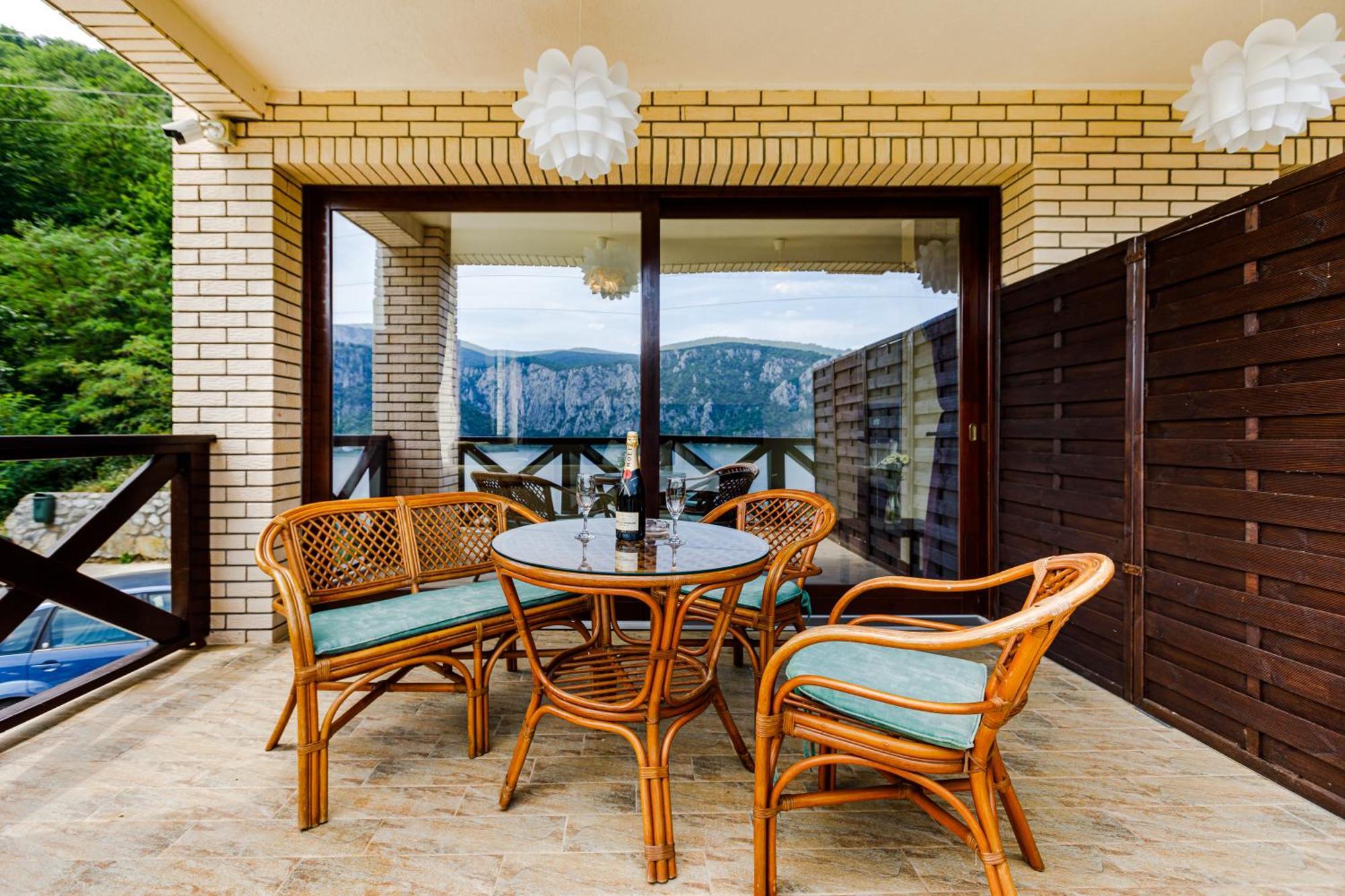 Pensiunea Decebal Resort - Cazanele Dunarii Dubova Exterior photo
